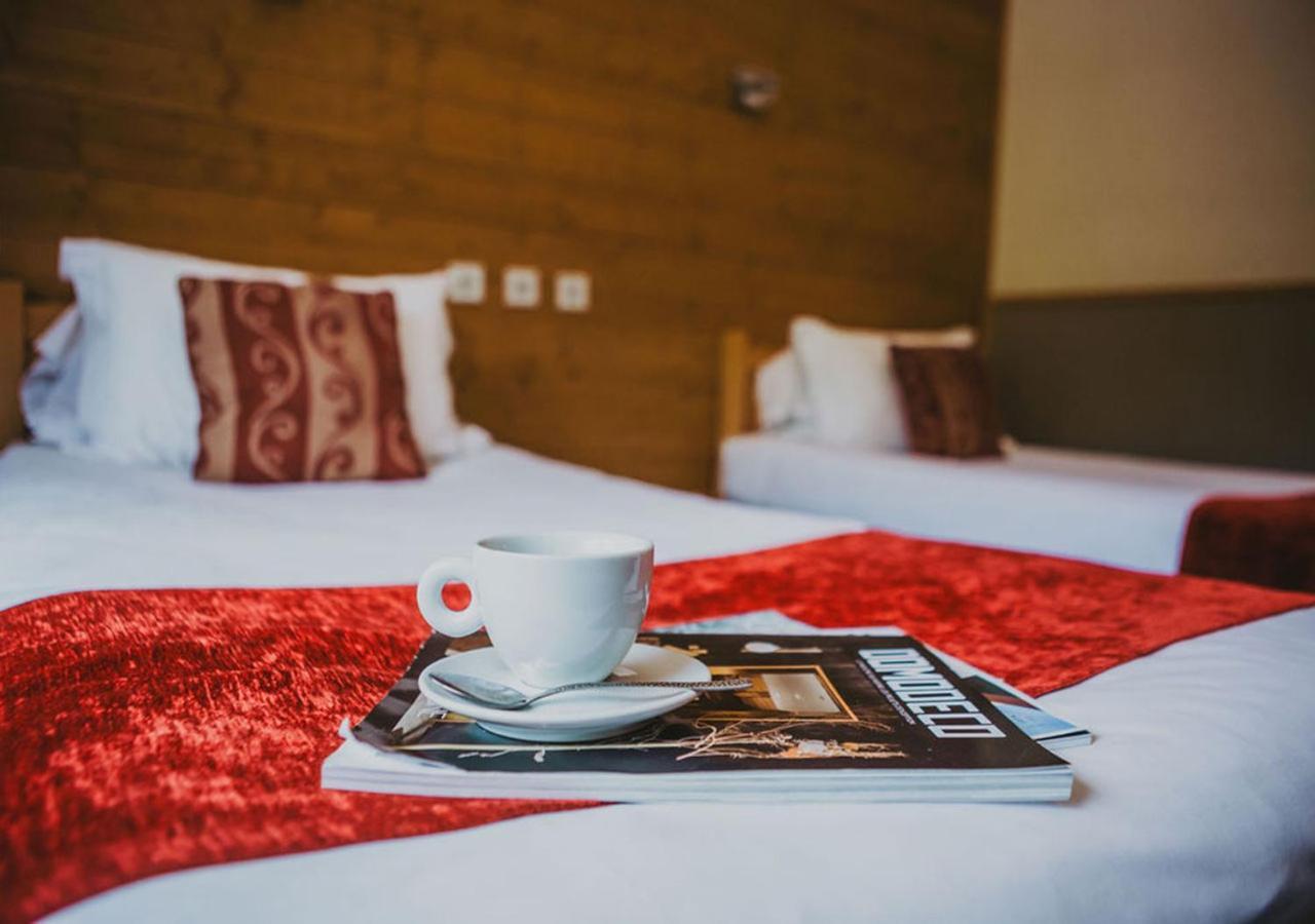 Hotel Les Grangettes เมรีเบล ห้อง รูปภาพ