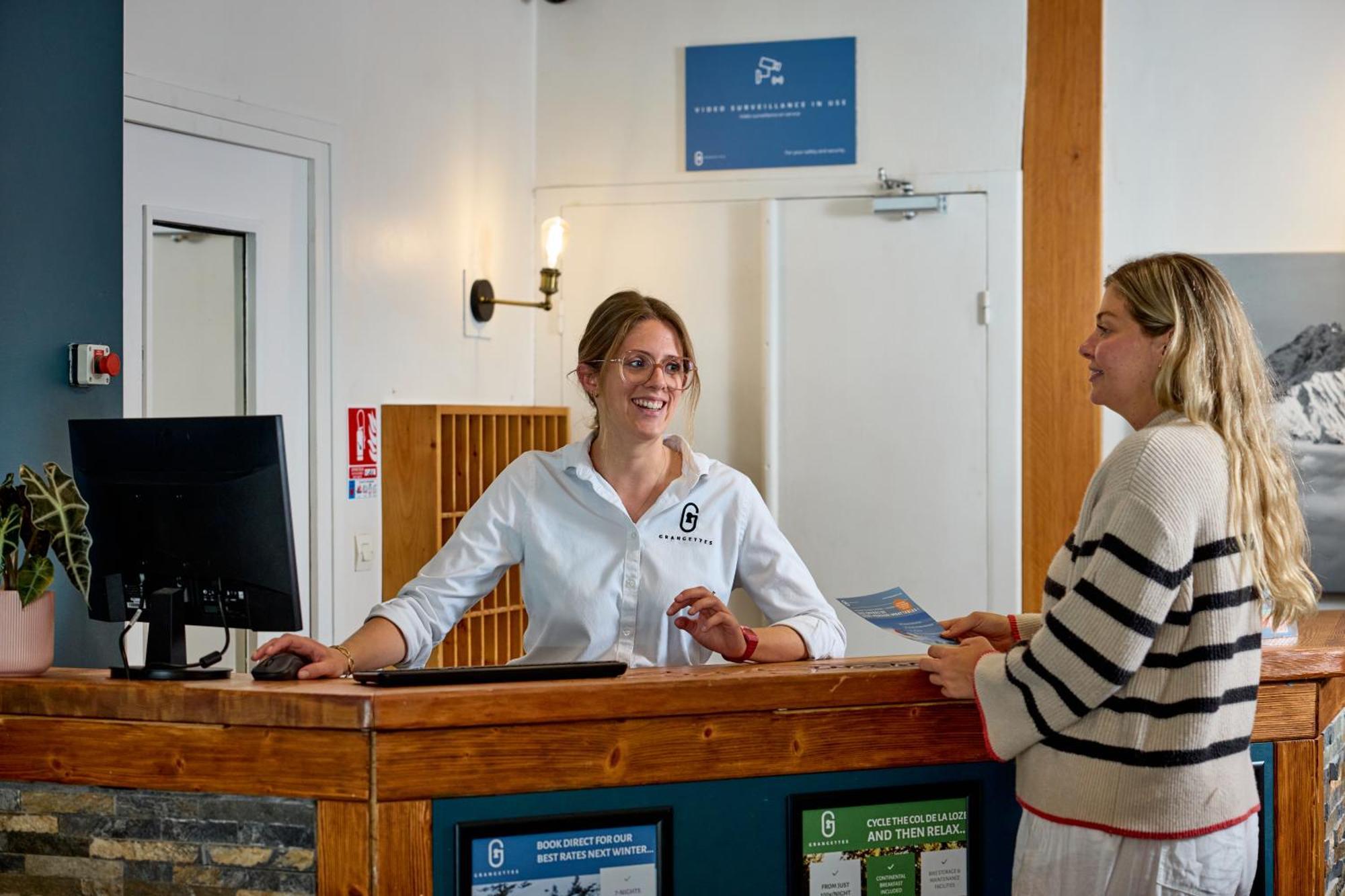 Hotel Les Grangettes เมรีเบล ภายนอก รูปภาพ