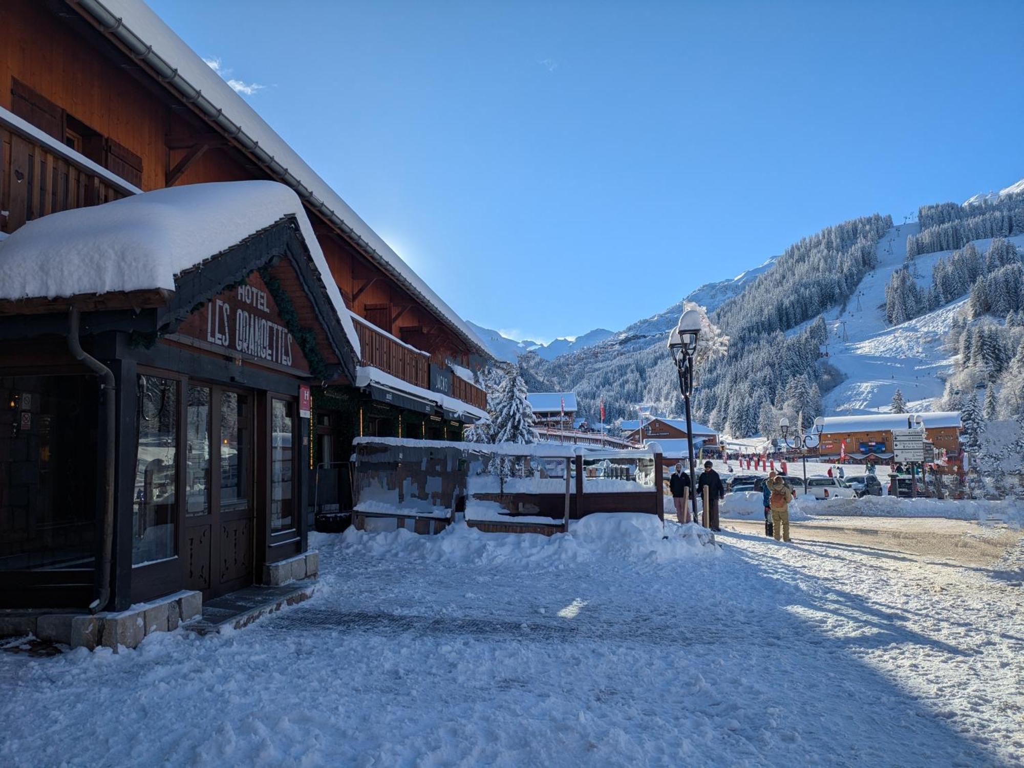 Hotel Les Grangettes เมรีเบล ภายนอก รูปภาพ